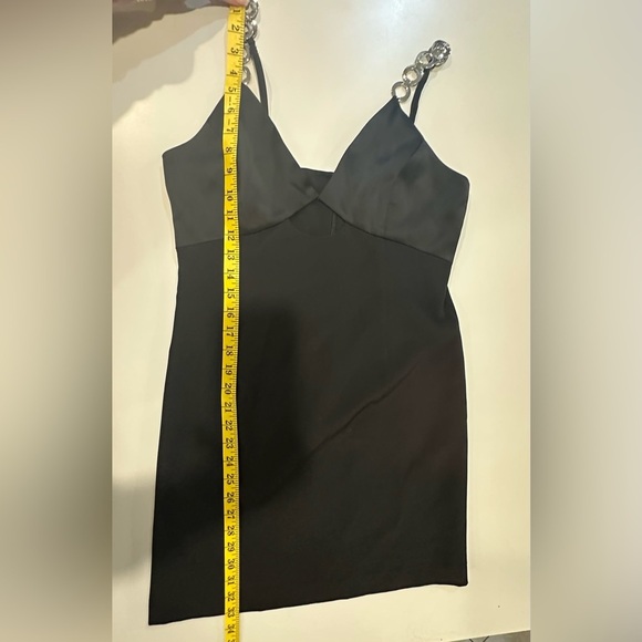 Elegant Gianni Bini Black Dress with Chain Straps Size 6 - Picture 4 of 4